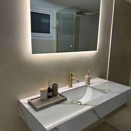 Linear Flat - Center - Private Parking *