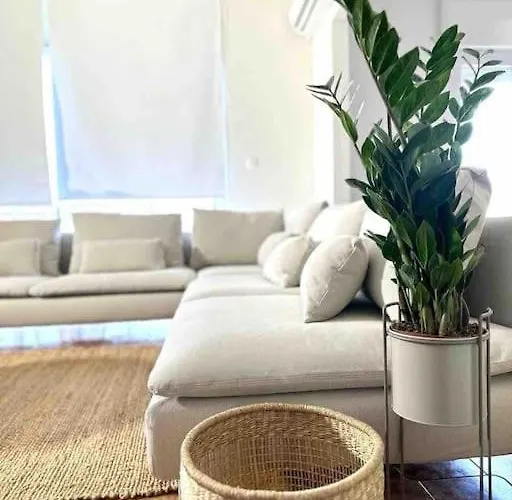 Linear Flat - Center - Private Parking * Hriszí Aktí Haniá